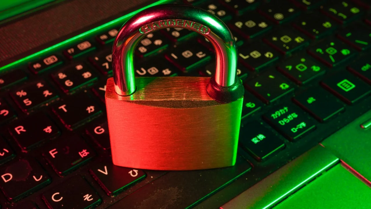 Hardware Security Keys on Mobile: FIDO2 and NFC YubiKey Implementation Guide